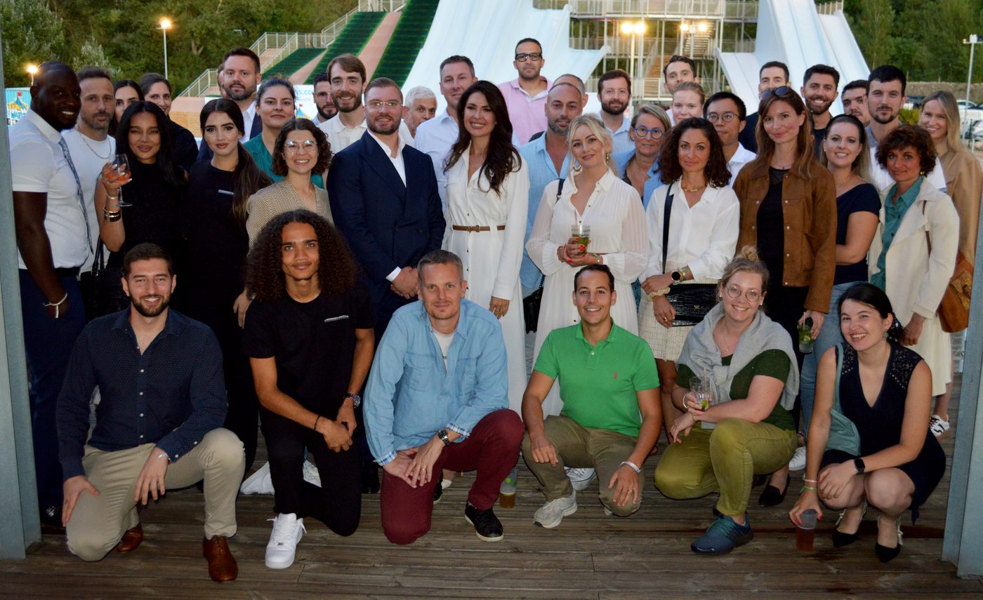 Participants réunis lors de la soirée networking immobilier au Rooftop Circus à Étrembières
